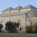 Sconfiniamo definitivamente dal centro storico per l'ultima tappa del nostro viaggio: � impossibile lasciare Valenzano senza aver visto la chiesa di Ognissanti di Cuti, gioiello del XI secolo immerso tra gli ulivi delle campagne circostanti